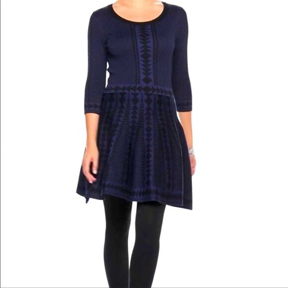 NINA LEONARD ~Black on Blue Geometric Print Sweater Dress ~ Size Medium - Picture 2 of 9
